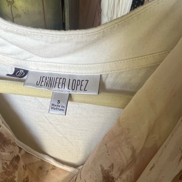 J LO, J LOVE. Grab this before it’s gone!                   J LO BLOUSE, SIZE S - Picture 2 of 3